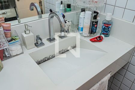 Apartamento à venda com 154m², 3 quartos e 3 vagas Apartamento à venda com 154m², 3 quartos e 3 vagasBanheiro suite