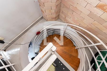 Apartamento à venda com 154m², 3 quartos e 3 vagas Apartamento à venda com 154m², 3 quartos e 3 vagasEscada