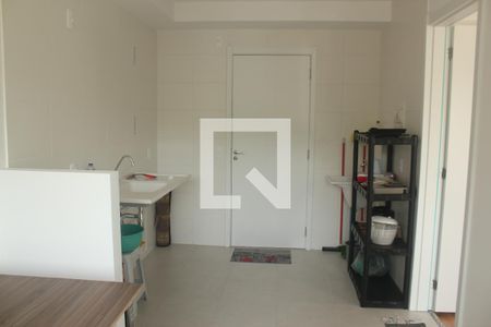 Sala/ cozinha  de apartamento para alugar com 1 quarto, 27m² em Jardim Itacolomi, São Paulo