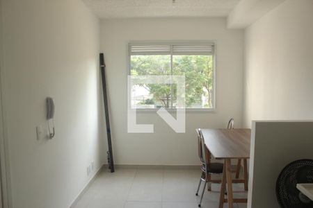 Sala/ cozinha  de apartamento para alugar com 1 quarto, 27m² em Jardim Itacolomi, São Paulo