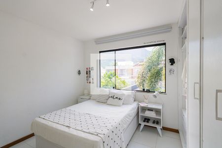 Casa de condomínio à venda com 364m², 4 quartos e 4 vagas Casa de condomínio à venda com 364m², 4 quartos e 4 vagasQuarto 2