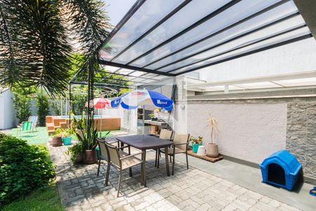 Casa de condomínio à venda com 364m², 4 quartos e 4 vagas Casa de condomínio à venda com 364m², 4 quartos e 4 vagasChurrasqueira