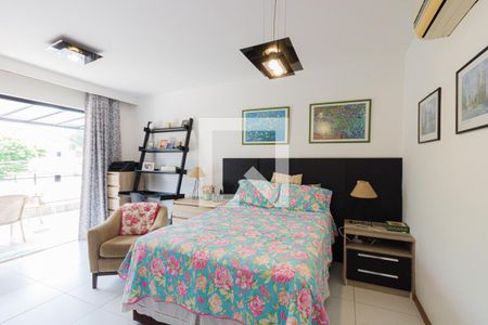 Casa de condomínio à venda com 364m², 4 quartos e 4 vagas Casa de condomínio à venda com 364m², 4 quartos e 4 vagasQuarto 4 - Suíte