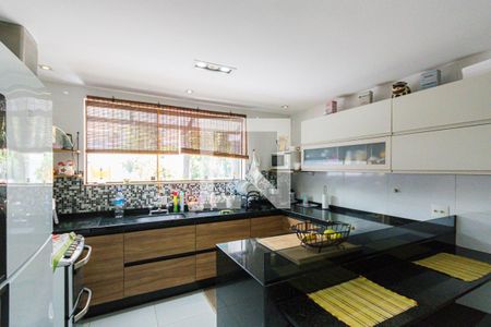 Casa de condomínio à venda com 364m², 4 quartos e 4 vagas Casa de condomínio à venda com 364m², 4 quartos e 4 vagasCozinha