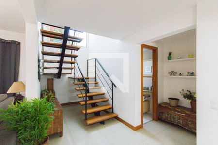 Escada de casa de condomínio à venda com 4 quartos, 364m² em Anil, Rio de Janeiro