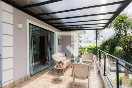 Casa de condomínio à venda com 364m², 4 quartos e 4 vagas Casa de condomínio à venda com 364m², 4 quartos e 4 vagasVaranda da Suíte