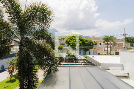Casa de condomínio à venda com 364m², 4 quartos e 4 vagas Casa de condomínio à venda com 364m², 4 quartos e 4 vagasVista da Varanda da Suíte