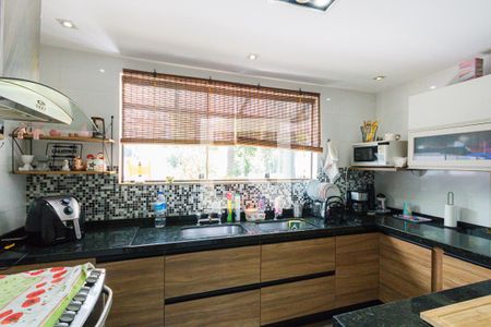 Casa de condomínio à venda com 364m², 4 quartos e 4 vagas Casa de condomínio à venda com 364m², 4 quartos e 4 vagasCozinha