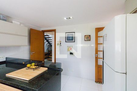 Casa de condomínio à venda com 364m², 4 quartos e 4 vagas Casa de condomínio à venda com 364m², 4 quartos e 4 vagasCozinha