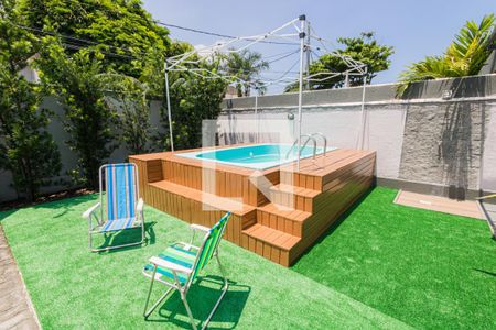 Casa de condomínio à venda com 364m², 4 quartos e 4 vagas Casa de condomínio à venda com 364m², 4 quartos e 4 vagasPiscina