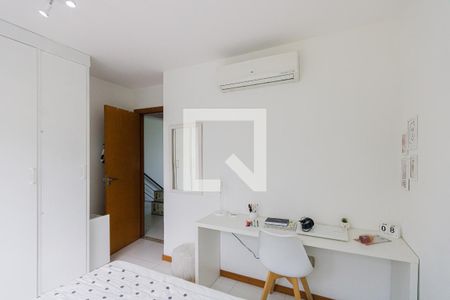 Casa de condomínio à venda com 364m², 4 quartos e 4 vagas Casa de condomínio à venda com 364m², 4 quartos e 4 vagasQuarto 2