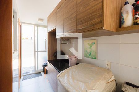 Casa de condomínio à venda com 364m², 4 quartos e 4 vagas Casa de condomínio à venda com 364m², 4 quartos e 4 vagasÁrea de Serviço