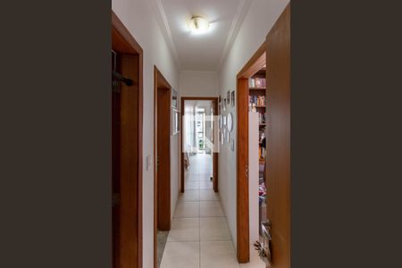 Corredor de apartamento à venda com 3 quartos, 80m² em Itapoã, Belo Horizonte