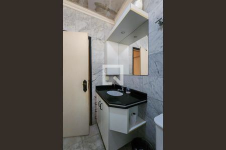 Casa à venda com 240m², 3 quartos e 4 vagasBanheiro Social