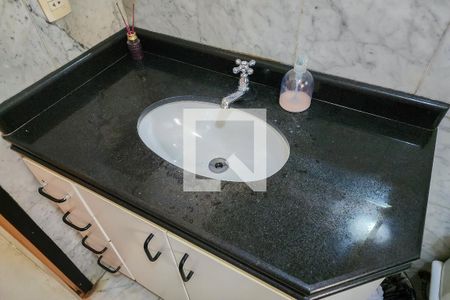 Casa à venda com 240m², 3 quartos e 4 vagasBanheiro Social