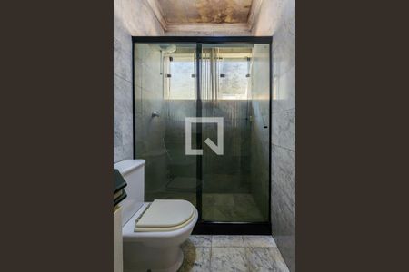 Casa à venda com 240m², 3 quartos e 4 vagasBanheiro Social