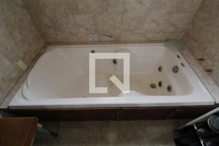 Casa à venda com 800m², 5 quartos e 3 vagasBanheira da suíte 3