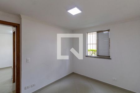 Quarto 2 de apartamento para alugar com 2 quartos, 56m² em Jardim Danfer, São Paulo