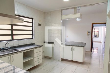 Casa à venda com 171m², 4 quartos e 4 vagasCozinha