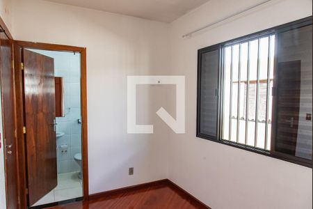 Casa à venda com 171m², 4 quartos e 4 vagasSuíte 2