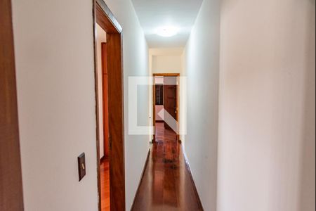 Casa à venda com 171m², 4 quartos e 4 vagasCorredor