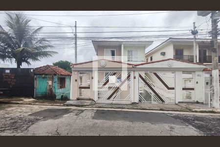 Casa à venda com 290m², 3 quartos e 5 vagas Casa à venda com 290m², 3 quartos e 5 vagasFachada