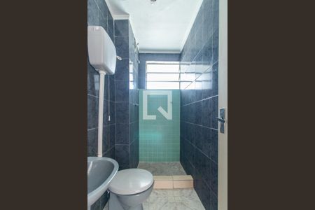 Banheiro de apartamento à venda com 1 quarto, 43m² em Nonoai, Porto Alegre
