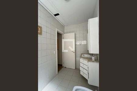 Casa de condomínio à venda com 600m², 4 quartos e 6 vagasBanheiro da Suíte 2