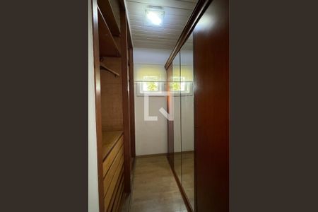 Casa de condomínio à venda com 600m², 4 quartos e 6 vagasCloset da suíte 1