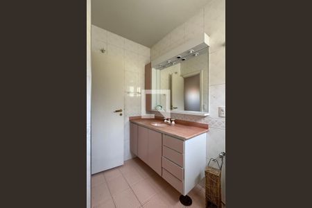 Casa de condomínio à venda com 600m², 4 quartos e 6 vagasBanheiro da Suíte 4