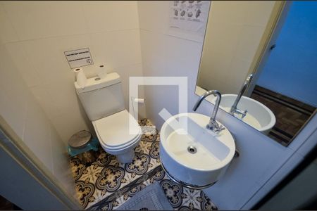 Casa à venda com 400m², 10 quartos e 8 vagas Casa à venda com 400m², 10 quartos e 8 vagasBanheiro 2