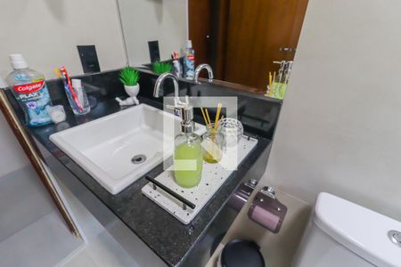 Casa à venda com 75m², 2 quartos e 1 vaga Casa à venda com 75m², 2 quartos e 1 vagaBanheiro