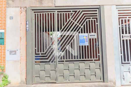 Casa à venda com 75m², 2 quartos e 1 vaga Casa à venda com 75m², 2 quartos e 1 vagaFachada