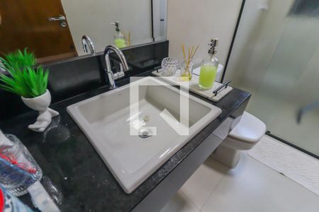 Casa à venda com 75m², 2 quartos e 1 vaga Casa à venda com 75m², 2 quartos e 1 vagaBanheiro