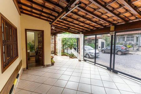 Casa à venda com 4 quartos, 255m² em Sagrada Família, Belo Horizonte