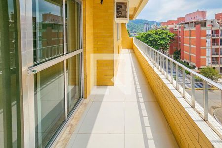 Varanda de apartamento para alugar com 3 quartos, 119m² em Jardim Vitoria, Guarujá