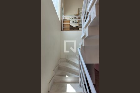 Escada de casa à venda com 3 quartos, 145m² em Vila Scarpelli, Santo André