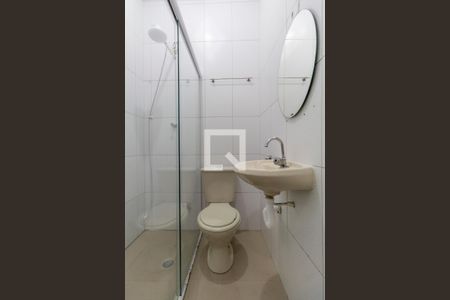 Banheiro  de casa para alugar com 1 quarto, 35m² em Vila Ré, São Paulo