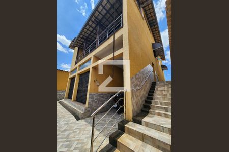 Casa à venda com 405m², 4 quartos e 2 vagasFrente - garagem e loja