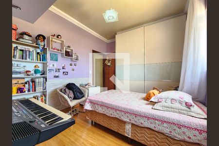 Casa à venda com 405m², 4 quartos e 2 vagasQuarto Suíte 2