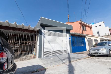 Casa à venda com 125m², 2 quartos e 2 vagas Casa à venda com 125m², 2 quartos e 2 vagasFachada