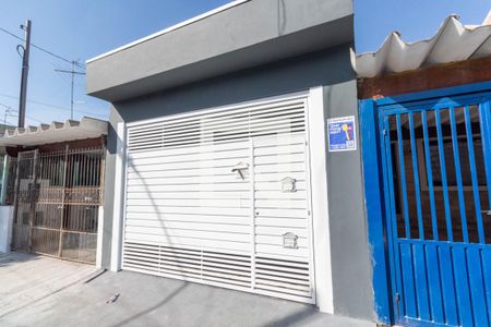 Casa à venda com 125m², 2 quartos e 2 vagas Casa à venda com 125m², 2 quartos e 2 vagasFachada