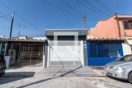 Casa à venda com 125m², 2 quartos e 2 vagas Casa à venda com 125m², 2 quartos e 2 vagasFachada