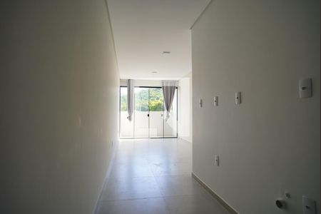Sala_Quarto de kitnet/studio para alugar com 1 quarto, 24m² em Cacupé, Florianópolis