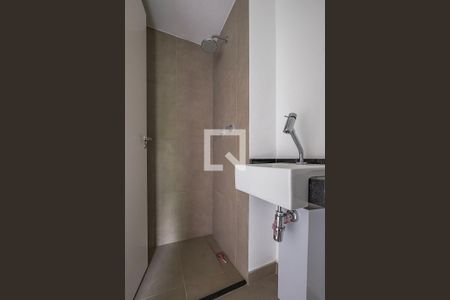 Banheiro de kitnet/studio para alugar com 1 quarto, 24m² em Cerqueira César, São Paulo