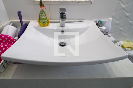 Casa de condomínio para alugar com 170m², 3 quartos e 4 vagasBanheiro da Suíte