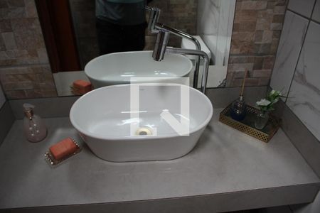 Casa à venda com 350m², 6 quartos e 3 vagasBanheiro 2