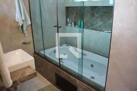 Casa à venda com 350m², 6 quartos e 3 vagasSuite Quarto 1