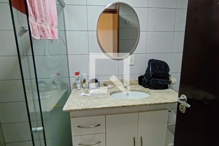 Casa à venda com 220m², 6 quartos e 2 vagas Casa à venda com 220m², 6 quartos e 2 vagasbanheiro social