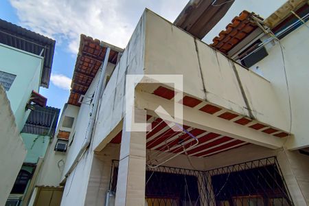 Casa à venda com 220m², 6 quartos e 2 vagas Casa à venda com 220m², 6 quartos e 2 vagasparte de tras